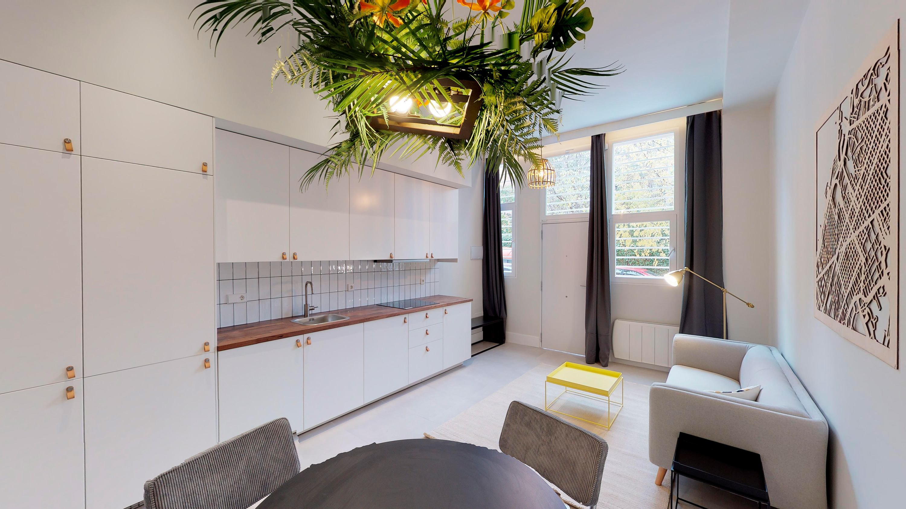 Lamentable imagen de local en obras con todo a medio construir